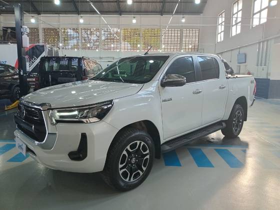 TOYOTA HILUX 2.8 D-4D TURBO DIESEL CD SRX 4X4 AUTOMÁTICO
